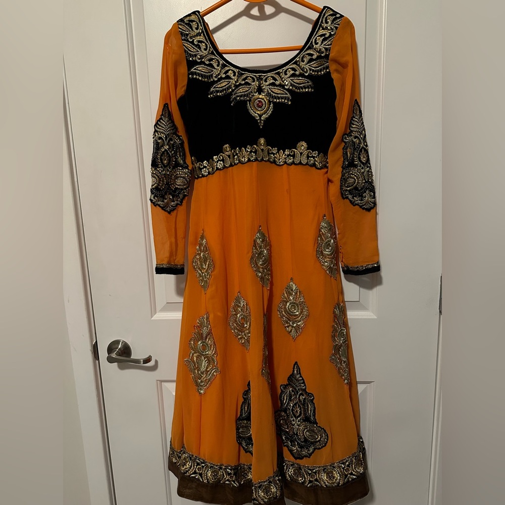 Women’s Suit/ Shalwar Kameez